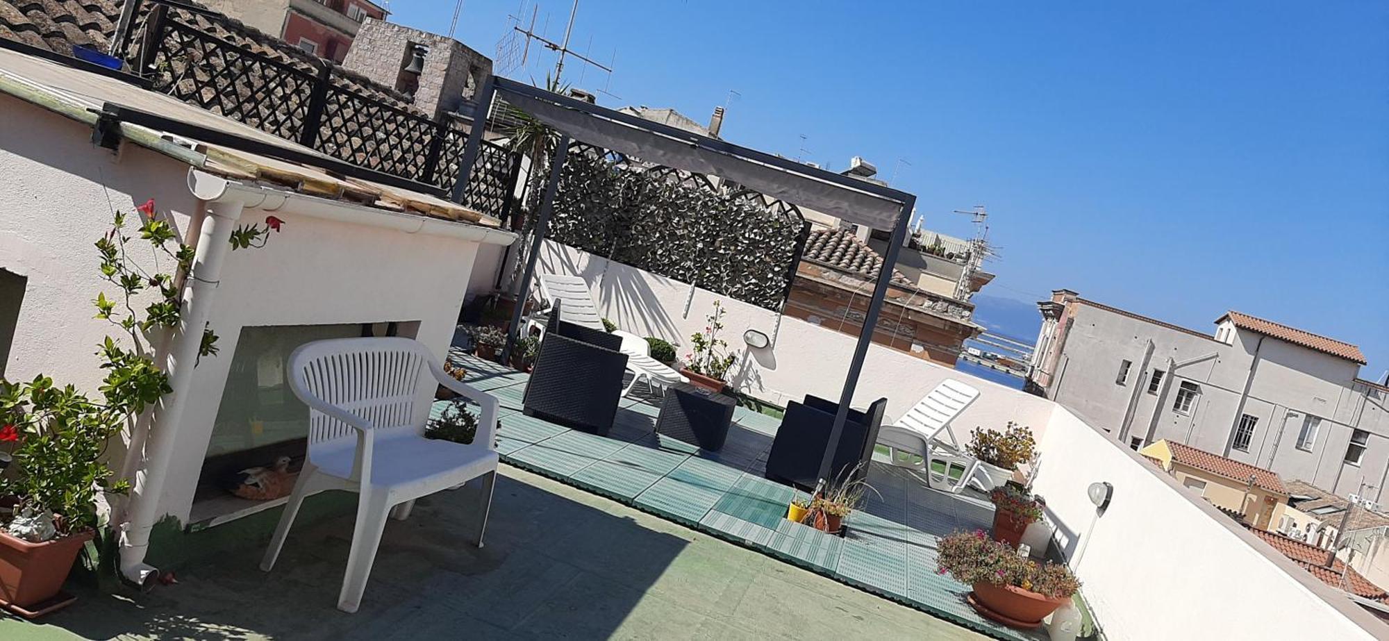 Rosa'S Apartment With Terrace Cagliari Exterior foto